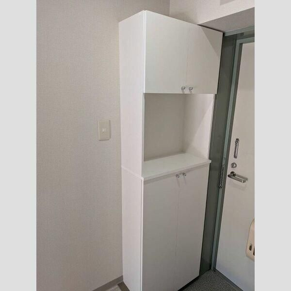 ホワイトシャトレーの玄関