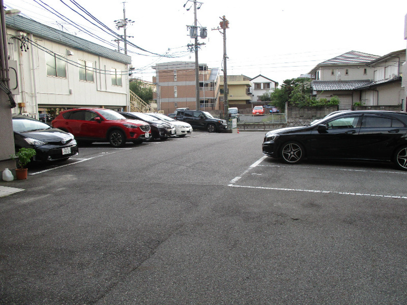 音羽本郷ビルの駐車場