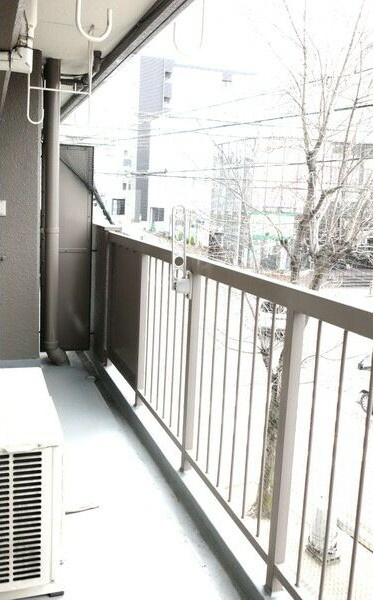 音羽本郷ビルのバルコニー