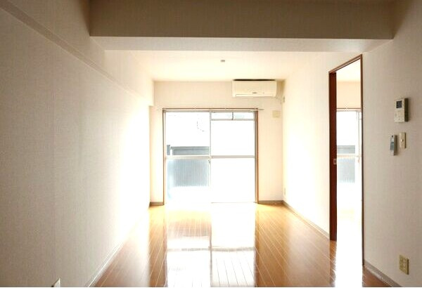 音羽本郷ビルの居間・リビング