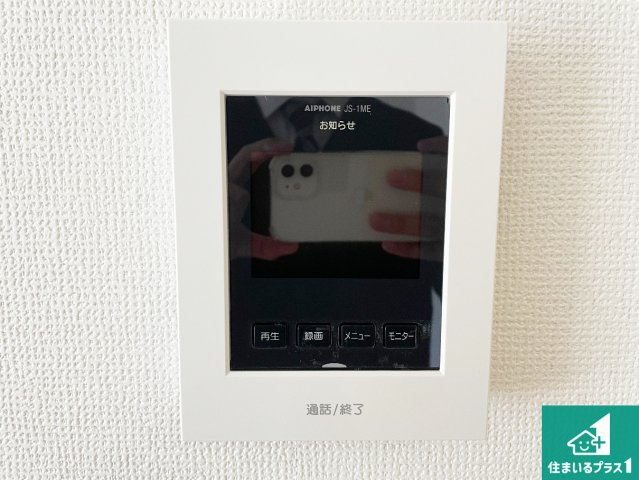 城陽市枇杷庄島ノ宮　第2期　新築一戸建ての防犯設備|カラーモニターインターホン！声だけでなく来訪者の姿や顔がモニターで確認できるので、小さなお子様がいらっしゃるご家庭でも安心できます！