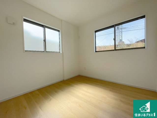 城陽市枇杷庄島ノ宮　第2期　新築一戸建ての洋室|シンプルな洋室は、自分好みのインテリアが楽しめます♪ご家族とインテリアや家具を選びに行くのは新築購入時の醍醐味の一つです。ぜひお楽しみください♪