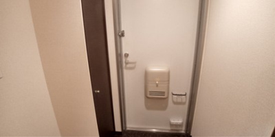 【玄関】 | レオネクストムラヤマⅢ | 明るい玄関がお客様をお出迎え！