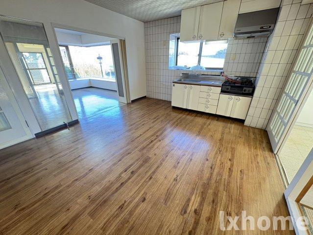 サンシャイン茨木パートIIの居間・リビング