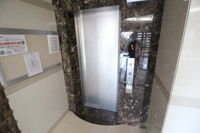 【その他共用部分】 | ラグゼ田辺 | 防犯カメラ設置のエレベーター