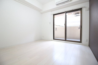 【居間・リビング】 | ラグゼ田辺 | 洋室6.4帖