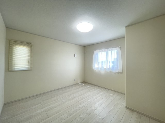 八戸市旭ケ丘3丁目の洋室