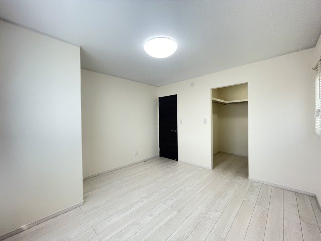 八戸市旭ケ丘3丁目の洋室