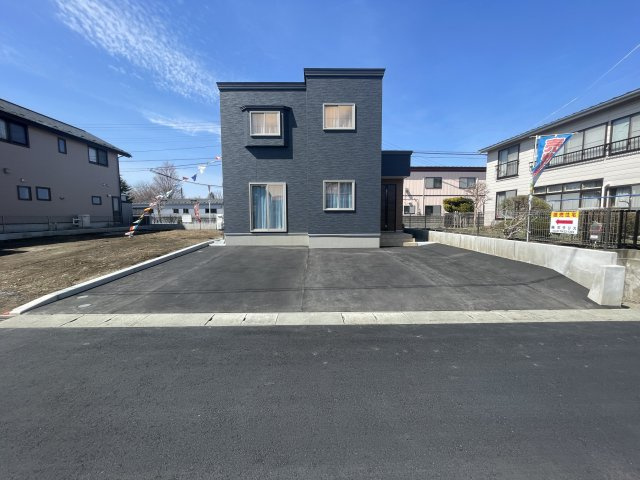 八戸市旭ケ丘3丁目の駐車場