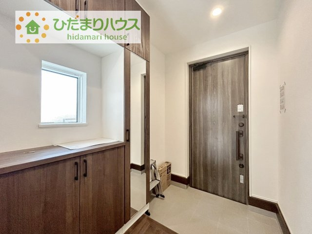 【玄関】 | 取手市井野第１期　新築戸建　3号棟 | 丁度良い靴箱のサイズ♪これだけあれば家族全員の靴がしまえてスッキリ(^O^)