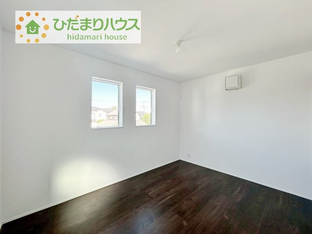 【寝室】 | 取手市井野第１期　新築戸建　3号棟 | 広めの主寝室は、ベッドの他にもパソコンデスクやドレッサーなども置けちゃいます(*^-^*)