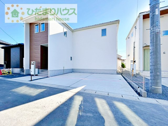 【駐車場】 | 取手市井野第１期　新築戸建　3号棟 | ゆったりとしたカースペースで、ファミリーカーや軽自動車もラクラク駐車出来ますね♪