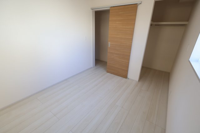 《仲介手数料無料》蓮田市西新宿３丁目115-11(全1戸)新築一戸建てブルーミングガーデンの洋室