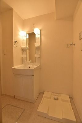 【独立洗面台】 | カーサ プラシード | 独立洗面台、小物を置くことができて便利です