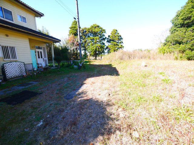 茂原市粟生野　中古戸建の前面道路含む現地写真|平成5年6月築  ウッドデッキ付  5DK   自然豊かな閑静な立地