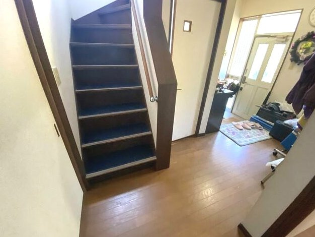茂原市粟生野　中古戸建の玄関|平成5年6月築  ウッドデッキ付  5DK   自然豊かな閑静な立地