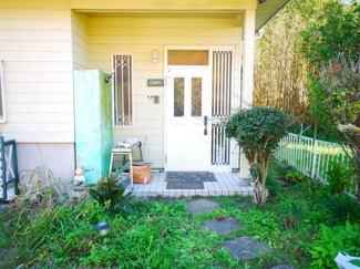 【玄関】 | 茂原市粟生野　中古戸建 | 平成5年6月築  ウッドデッキ付  5DK   自然豊かな閑静な立地