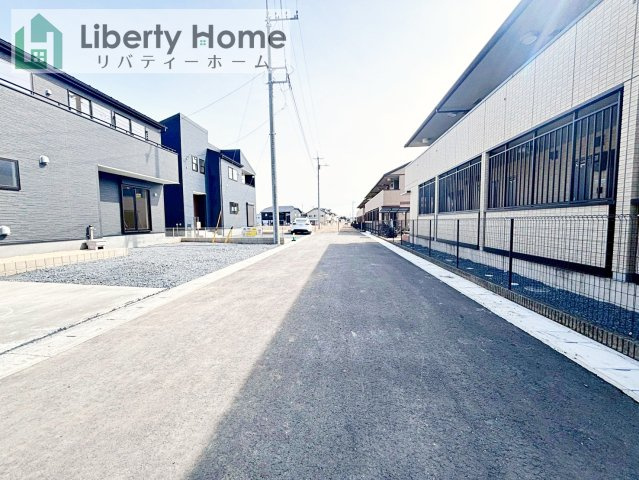 ひたちなか市田彦10期　新築戸建　2号棟の前面道路含む現地写真