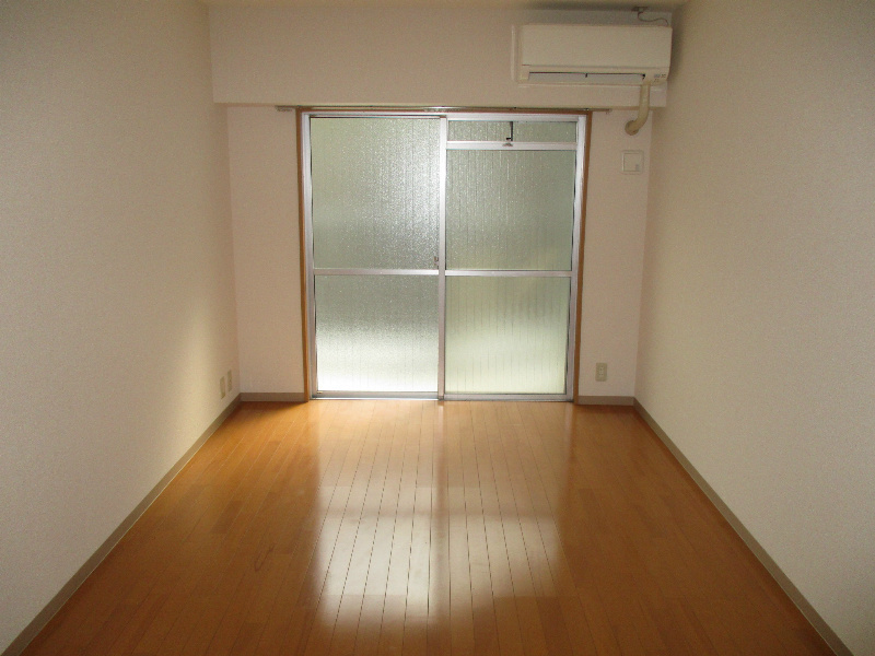 音羽山の神ビルの寝室