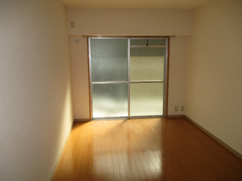 音羽山の神ビルの居間・リビング