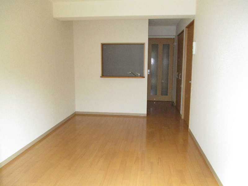 音羽山の神ビルの居間・リビング