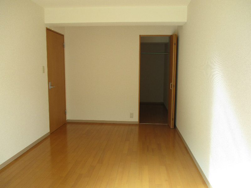 音羽山の神ビルの寝室