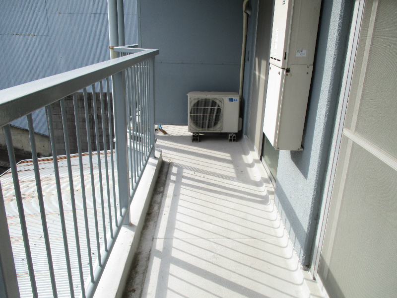 音羽山の神ビルのバルコニー