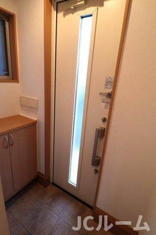 ラグナハウス B棟の玄関