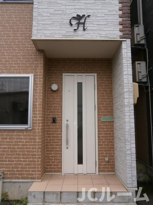 ラグナハウス B棟のエントランス