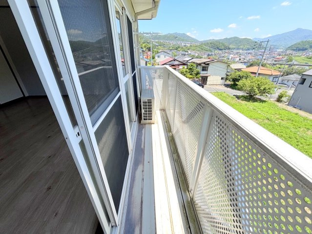 フレグランス吉田　B棟のバルコニー