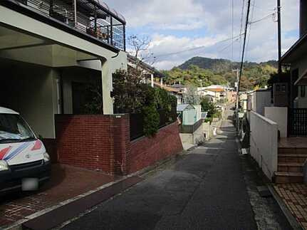 己斐上5丁目の前面道路含む現地写真