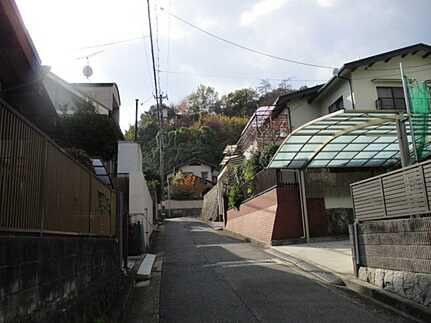 己斐上5丁目の前面道路含む現地写真