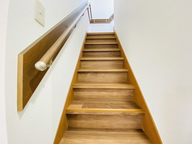 岐阜市 日置江（柳津駅） 2階建のその他|階段