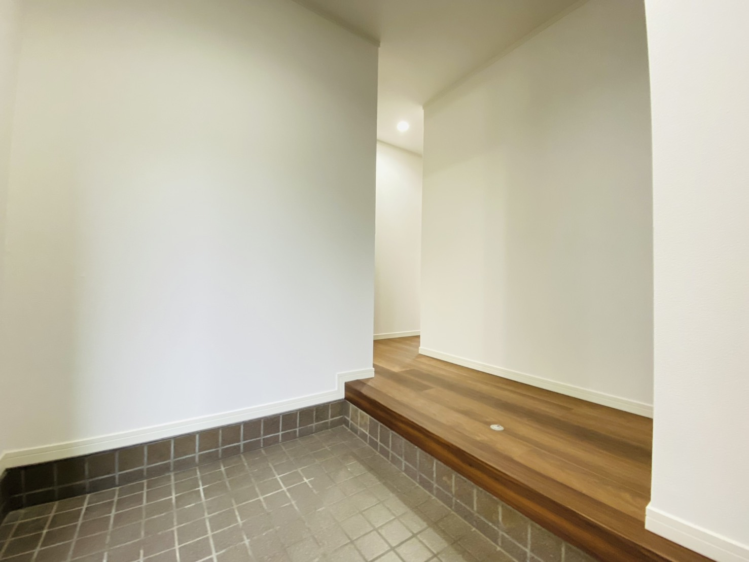 岐阜市 日置江（柳津駅） 2階建の玄関