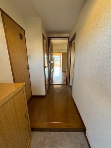 サンヒルズ松和花壇の玄関