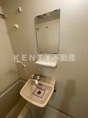 【洗面所】 | スペーシア梅屋敷 | 明るい洗面所です