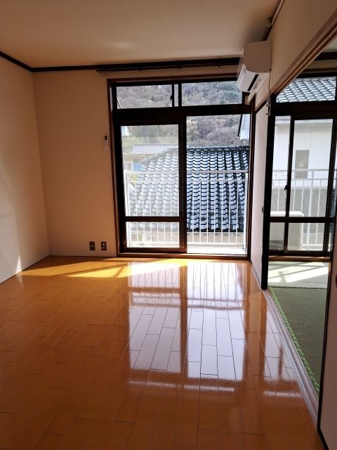 御山ハイツ