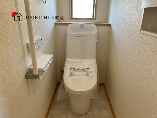 【トイレ】 | ワイウッドコート北本市中丸第6期　新築戸建　全9棟　1号棟