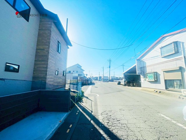 【前面道路含む現地写真】 | ワイウッドコート北本市中丸第6期　新築戸建　全9棟　1号棟