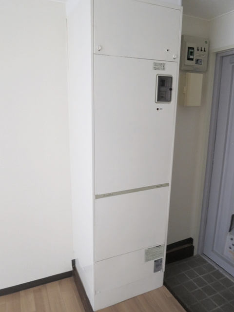 レジデンスカープ新小岩の内装|電気給湯器。