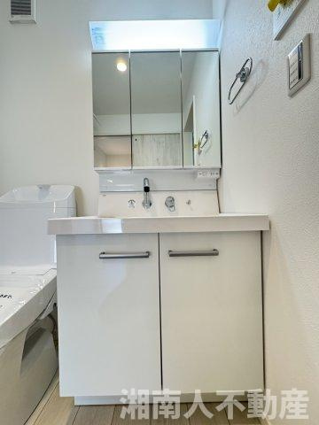 鎌倉市大船４丁目の独立洗面台|独立洗面台、小物を置くことができて便利です