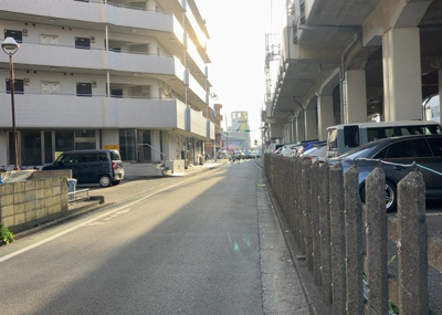 【展望】 | ライオンズマンション本厚木第三 | 眺望の良さを楽しめるダイニングキッチンで家族団らんの時間を過ごしてはいかがでしょうか。バルコニーから見える景色を家族で眺める時間は、時間が経つのを忘れてしまいそうですね。是非、現地を見に行きましょう！