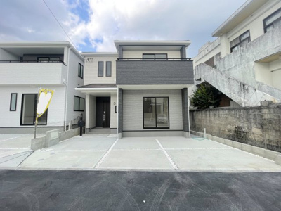 【外観】 | 与那原町与那原（全9棟）C号棟 | C号棟　並列駐車3台可♪