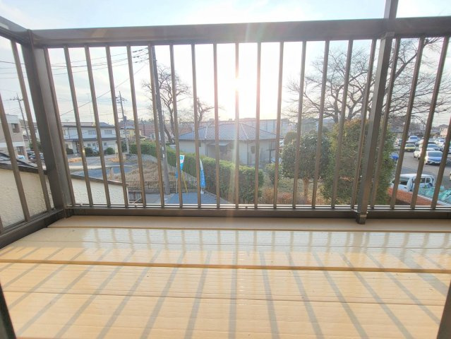 宇都宮市石井町 中古戸建のバルコニー|ちょっと外に出て深呼吸したくなる、そんなちょうどいい広さのバルコニー。
暮らしに自然な開放感を添えてくれます♪
※2025年12月撮影