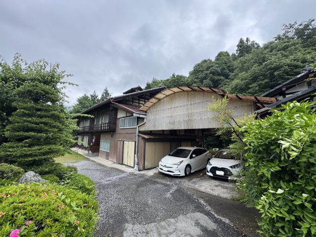 -三丁目不動産-　秩父郡長瀞町野上下郷　古民家の駐車場