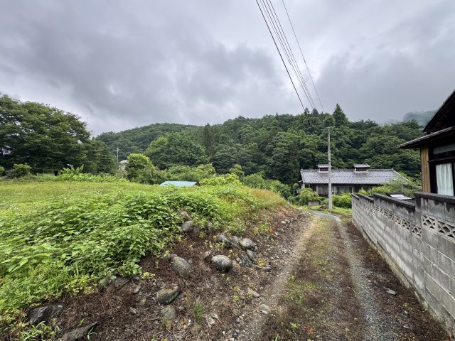 -三丁目不動産-　秩父郡長瀞町野上下郷　古民家の前面道路含む現地写真