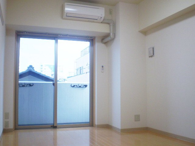 らふぃね壱番館の居間・リビング|エアコン完備