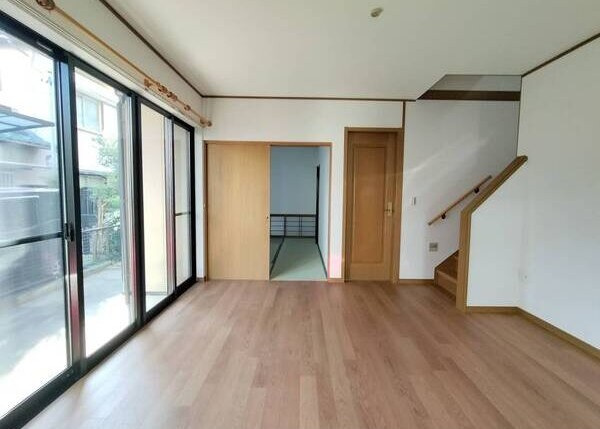 西区円明町のお家の居間・リビング