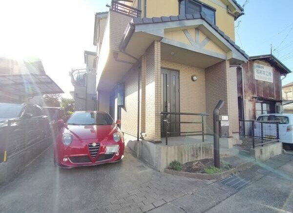 西区円明町のお家のエントランス