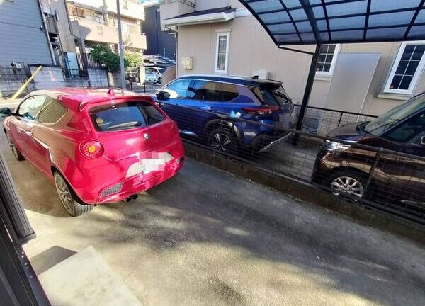 西区円明町のお家の駐車場